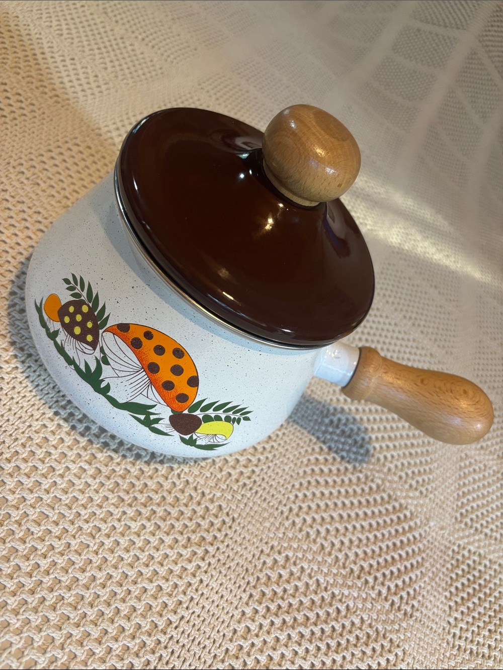 Vintage Merry Mushroom Enamel Fondue Pot Saucepan with Brown Lid and Wood Handle